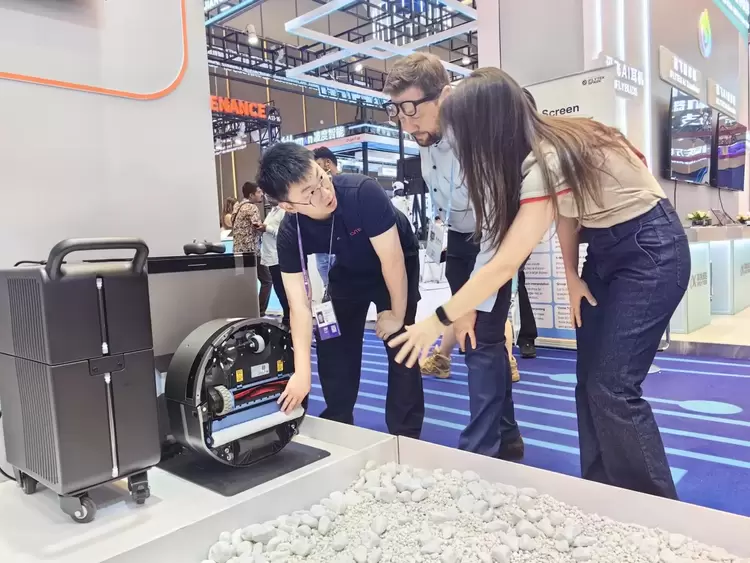 视源股份机器人产品集中亮相，产品已在海外市场陆续实现落地部署(图1)