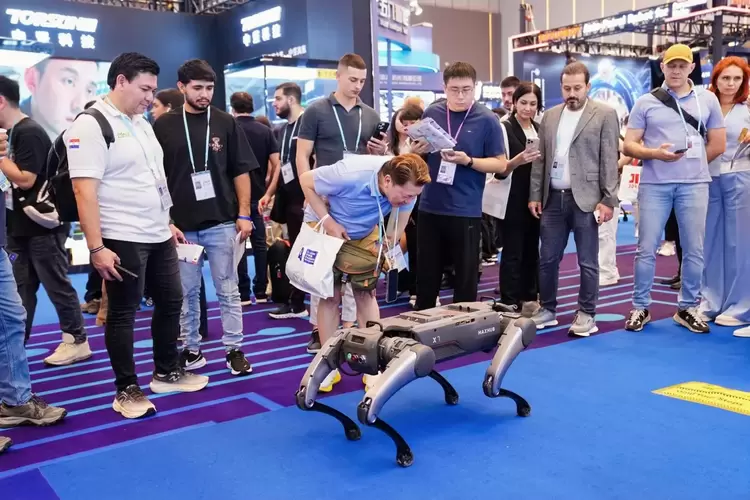 视源股份机器人产品集中亮相，产品已在海外市场陆续实现落地部署(图4)