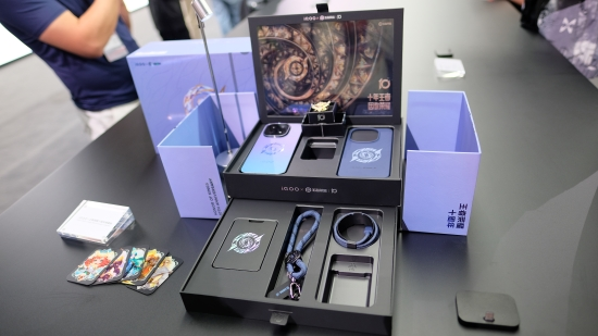 iQOO 15正式发布：全维度跨代升级，又一款性能旗舰巅峰杰作(图8)
