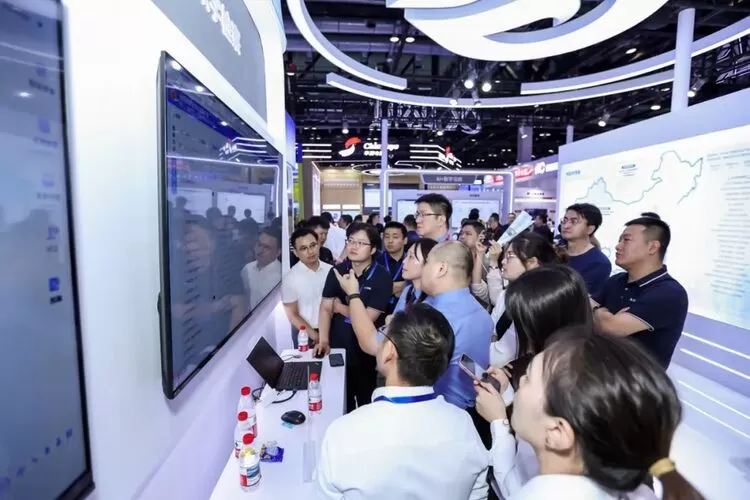 科大讯飞亮相2025政法装备展，星火法律大模型“落地生花”(图6)