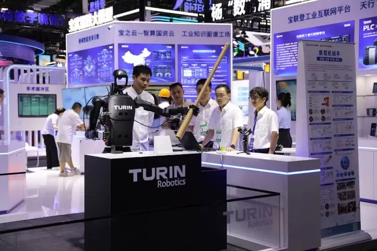 宝信软件携大模型、人形机器人、国产大型 PLC 等硬核产品亮相WAIC 2025(图5) 宝信软件携大模型、人形机器人、国产大型 PLC 等硬核产品亮相WAIC 2025(图5)