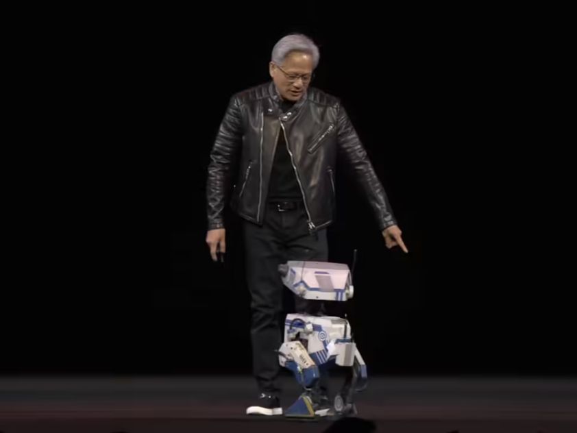 44a0b304j00t180vj000md000ne00hkp 英伟达、富士康合作打造的人形机器人预计 11 月首秀,将成“物理 AI”开端