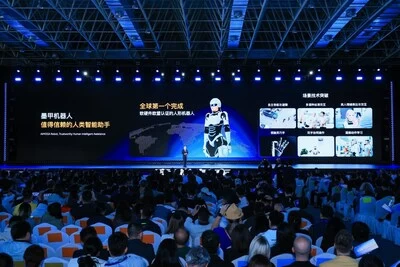 从讲PPT到全流程接待，墨甲机器人在2025奇瑞全球创新大会完成“人类助手“实景展示(图1)