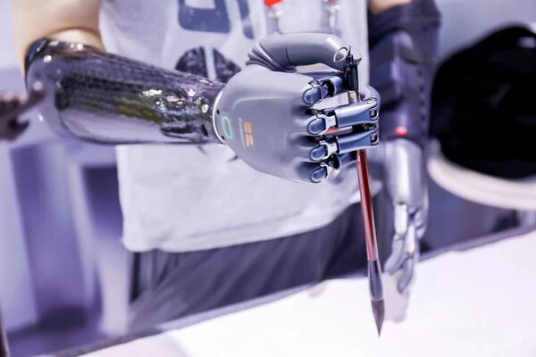 第136届广交会：BrainCo强脑科技脑机接口技术助力改善生活(图1)