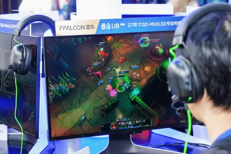 高校电竞热潮下的技术突围：雷鸟显示器赋能英雄联盟赛事升级(图3)