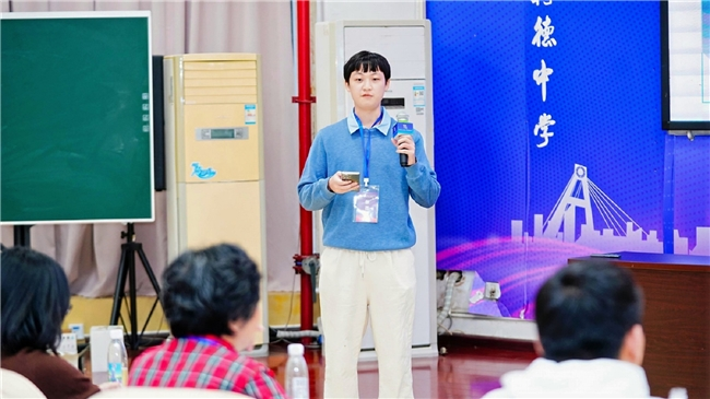 百模论剑决赛第1日 | 15支队伍首发亮相,“人工智能+”表现亮眼(图3) 百模论剑决赛第1日 | 15支队伍首发亮相,“人工智能+”表现亮眼(图3)