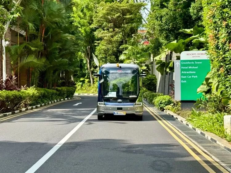 东南亚首个!文远知行在新加坡开启自动驾驶小巴纯无人运营(图1) 东南亚首个!文远知行在新加坡开启自动驾驶小巴纯无人运营(图1)