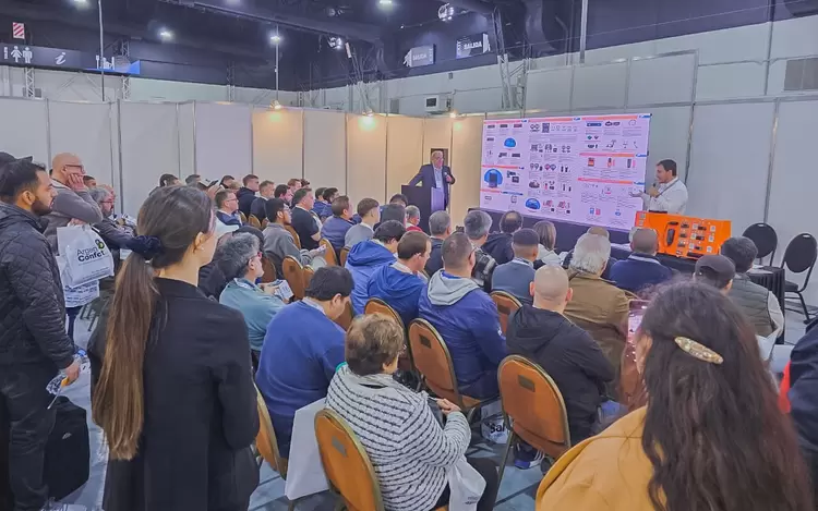 风靡全球丨精创电气海外技术巡回展引AI科技浪潮(图2) 风靡全球丨精创电气海外技术巡回展引AI科技浪潮(图2)