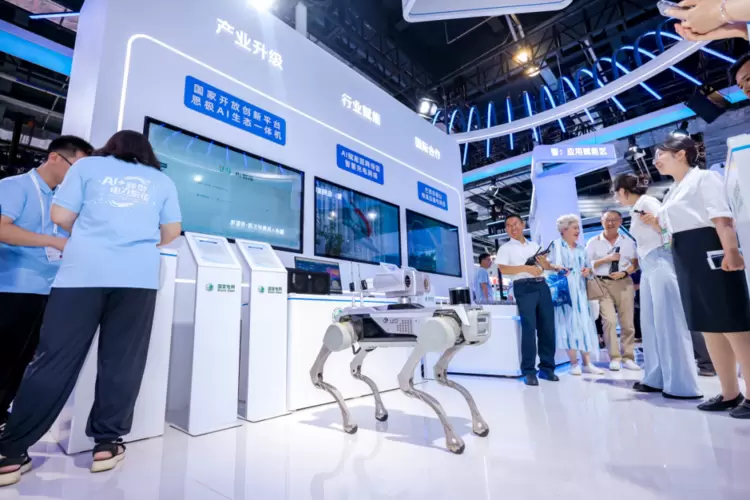 “光明大模型”领航能源革命——国家电网WAIC 2025展示AI赋能新型电力系统中国方案(图6) “光明大模型”领航能源革命——国家电网WAIC 2025展示AI赋能新型电力系统中国方案(图6)