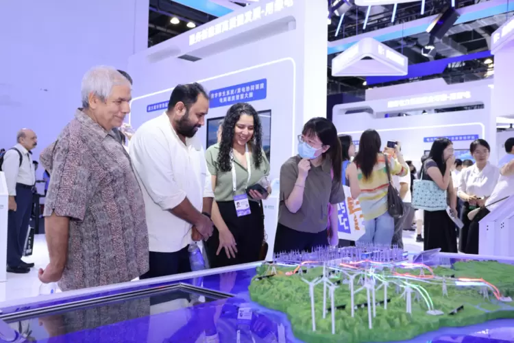 “光明大模型”领航能源革命——国家电网WAIC 2025展示AI赋能新型电力系统中国方案(图7) “光明大模型”领航能源革命——国家电网WAIC 2025展示AI赋能新型电力系统中国方案(图7)