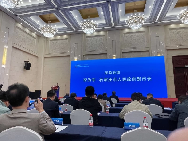 一苋传媒集团董事长王锋先生受邀出席2024双碳数智环保AI大模型交流活动论坛(图2) 一苋传媒集团董事长王锋先生受邀出席2024双碳数智环保AI大模型交流活动论坛(图2)