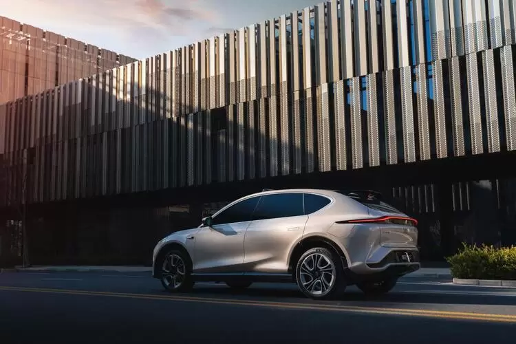 智己携手Momenta发布行业首个D.L.P.人工智能模型(图11)