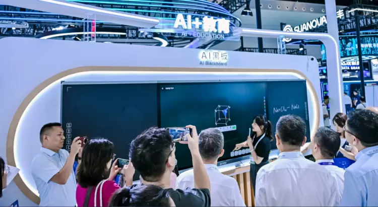 科大讯飞亮相2025世界人工智能大会：全方位展现AI技术创新与产业赋能实力(图6)