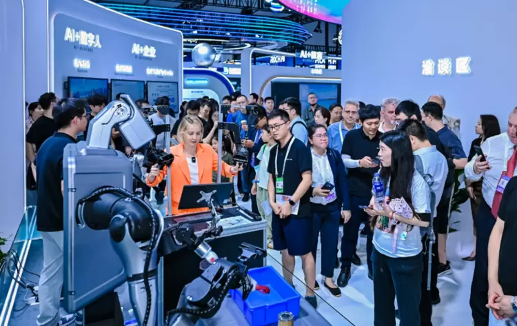 科大讯飞亮相2025世界人工智能大会：全方位展现AI技术创新与产业赋能实力(图10)