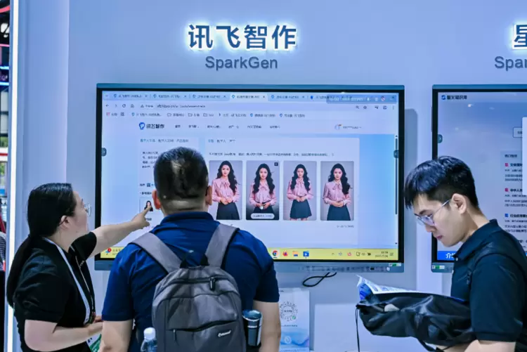 科大讯飞亮相2025世界人工智能大会：全方位展现AI技术创新与产业赋能实力(图9)