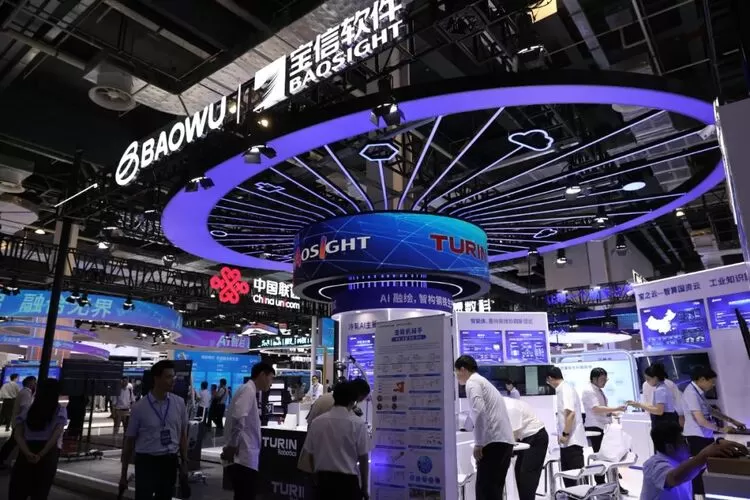 宝信软件携大模型、人形机器人、国产大型 PLC 等硬核产品亮相WAIC 2025(图3)