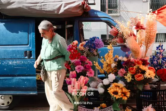 真我GT8系列正式发布：搭载理光GR影像系统 解锁最强“街拍神器”(图5)
