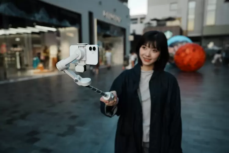 智云SMOOTH-Q5 Ultra上市：告别线材束缚，体验AI隔空跟拍，单人创作更自由(图7)