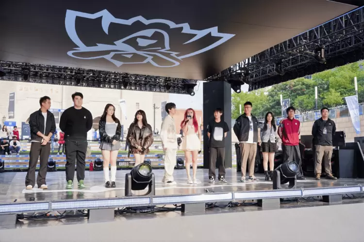 高校电竞热潮下的技术突围：雷鸟显示器赋能英雄联盟赛事升级(图1)