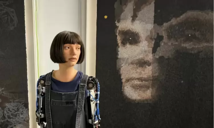 一幅AI机器人创作的画在拍卖会上以108万美元的价格成交(图1)