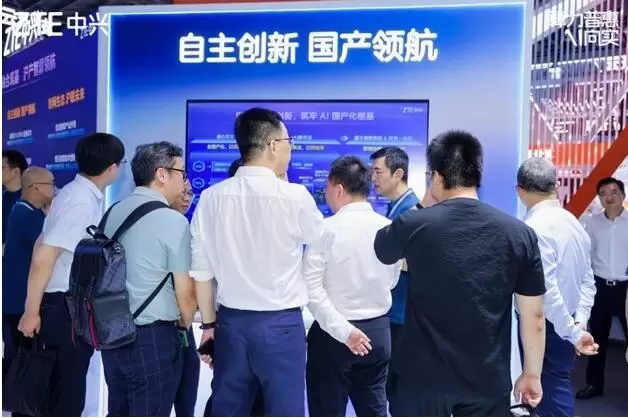 中兴通讯亮相2025世界人工智能大会：算力普惠 AI向实(图3)