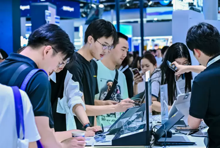 科大讯飞亮相2025世界人工智能大会：全方位展现AI技术创新与产业赋能实力(图11)