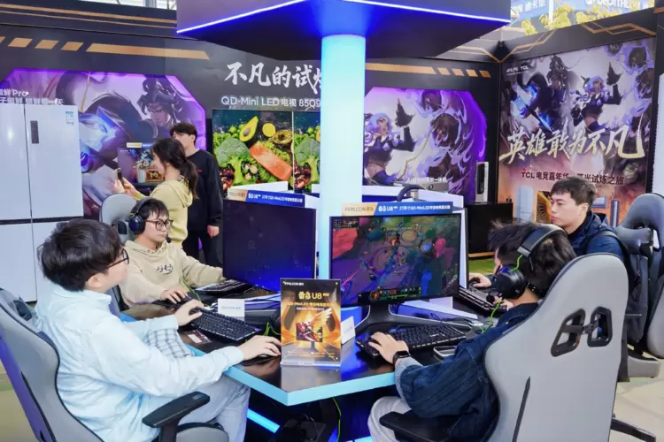 高校电竞热潮下的技术突围：雷鸟显示器赋能英雄联盟赛事升级(图2)