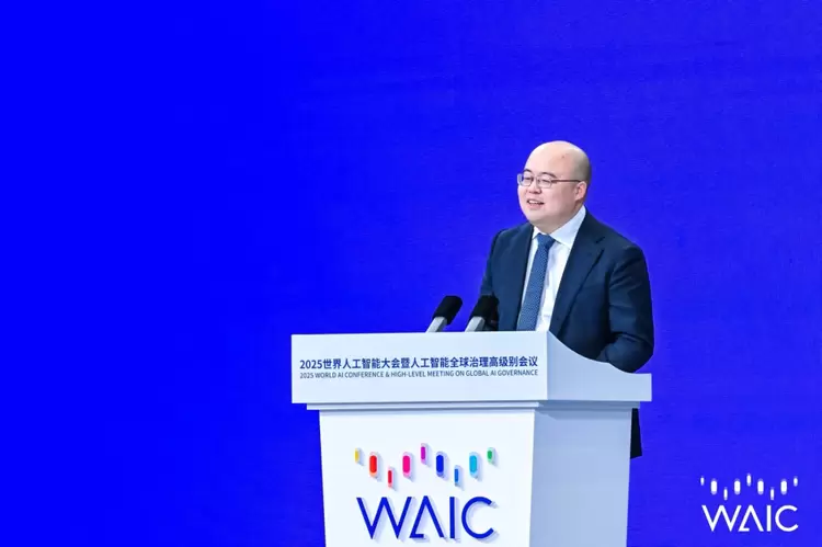 WAIC 2025｜闫俊杰：每个人的AI，Everyones AI(图1)