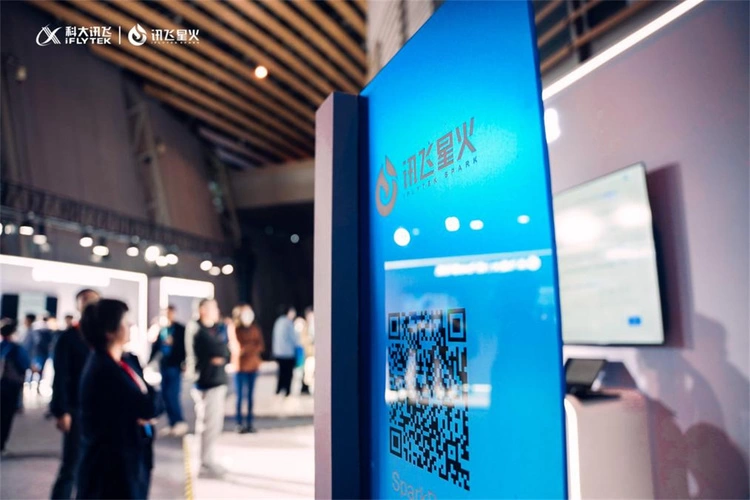 AI会自己写新闻稿件？讯飞星火大模型产品“讯飞听见会写”来了(图1)