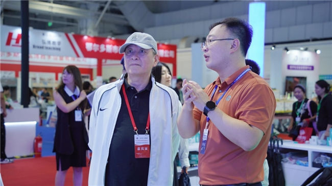 全球首发智慧体育装备亮相大沩AI助力边疆教育数字化(图5)