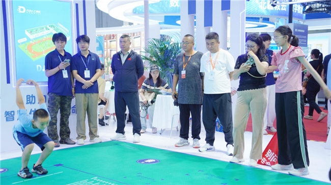 全球首发智慧体育装备亮相大沩AI助力边疆教育数字化(图7)