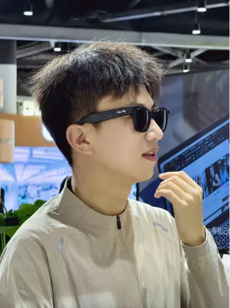 DPVR AI眼镜亮相青岛虚拟现实创新大会，凭“好看好戴”成潮流焦点(图2)