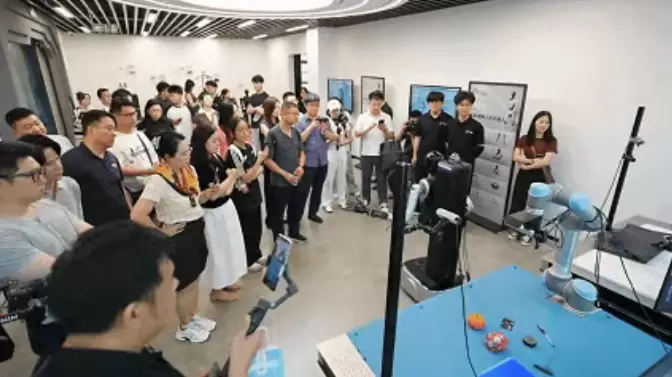 零次方丨00后团队!再获两轮亿元融资!将量产500台,这家具身智能企业凭什么?(图5) 零次方丨00后团队!再获两轮亿元融资!将量产500台,这家具身智能企业凭什么?(图5)