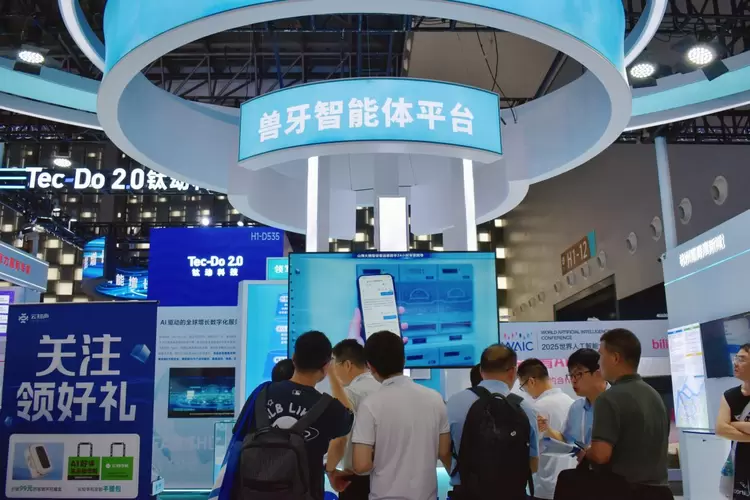 云知声携全栈AGI成果亮相WAIC 2025，让AI照进千万种可能(图5)