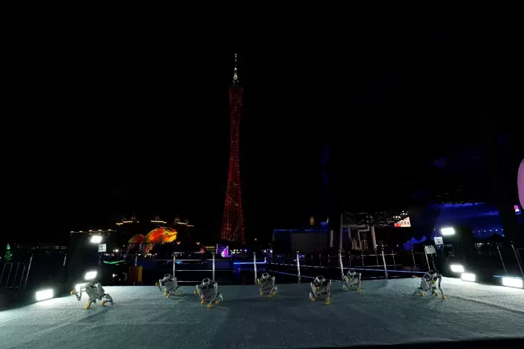 行业首发!智元×火花机器人联合发布机器狗表演方阵(图2) 行业首发!智元×火花机器人联合发布机器狗表演方阵(图2)