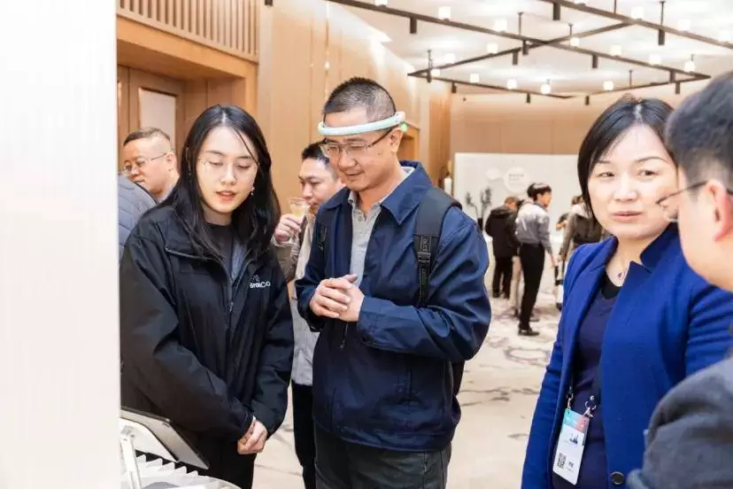 BCI大会:全球专家共话脑机接口技术创新 强脑科技主题鸡尾酒会成功举办(图6) BCI大会:全球专家共话脑机接口技术创新 强脑科技主题鸡尾酒会成功举办(图6)