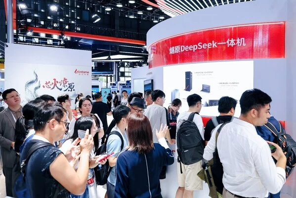 燧原科技亮相WAIC，以国产算力使能互联网创新应用(图2)