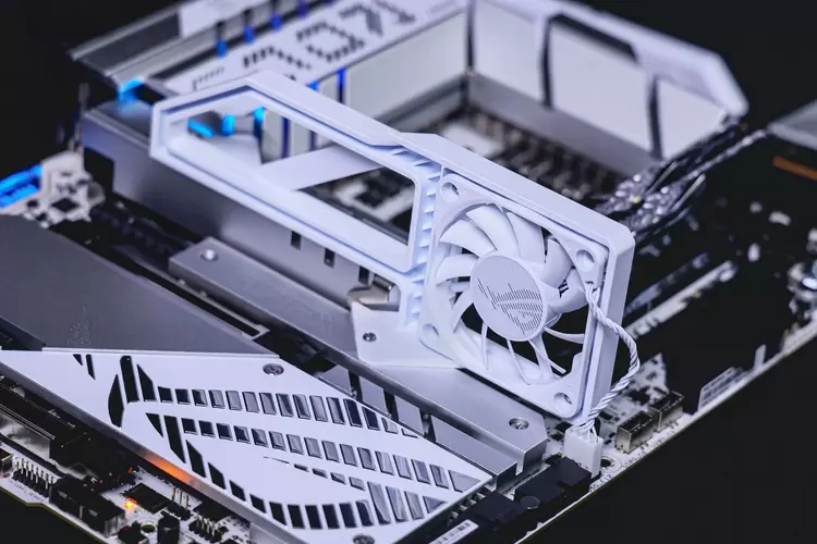 ROG MAXIMUS Z890 APEX主板创DDR5-13322超频新纪录(图4)