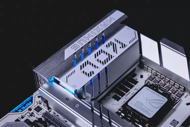 ROG MAXIMUS Z890 APEX主板创DDR5-13322超频新纪录(图8)