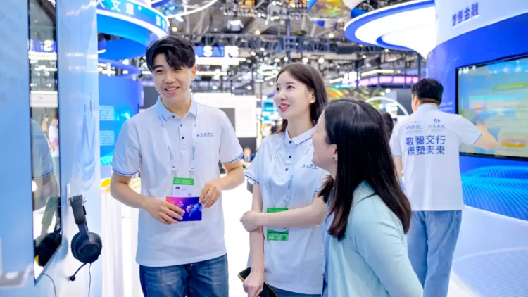 交通银行亮相2025世界人工智能大会(图3) 交通银行亮相2025世界人工智能大会(图3)