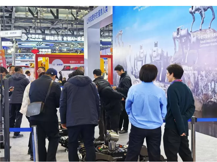 伽利略智能仿生四足防爆机器人EX-1重磅亮相2025中国国际应急管理展览会开创高危环境智能作业新纪元(图2) 伽利略智能仿生四足防爆机器人EX-1重磅亮相2025中国国际应急管理展览会开创高危环境智能作业新纪元(图2)