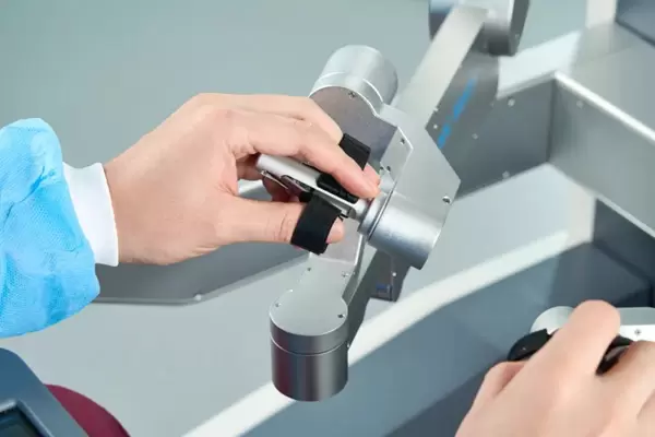 全球首例!跨3000km三地轮转式远程手术在郑大一附院成功实施(图5) 全球首例!跨3000km三地轮转式远程手术在郑大一附院成功实施(图5)