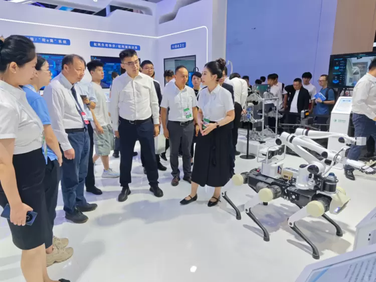 “光明大模型”领航能源革命——国家电网WAIC 2025展示AI赋能新型电力系统中国方案(图2)