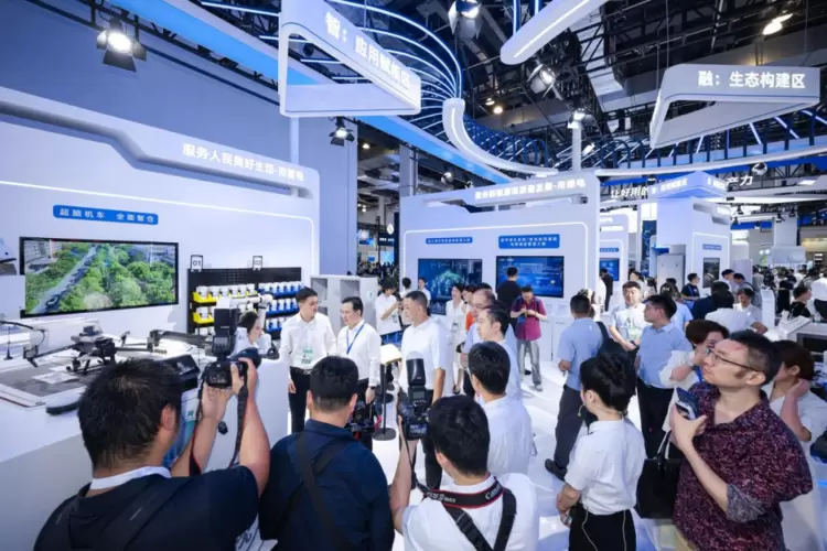 “光明大模型”领航能源革命——国家电网WAIC 2025展示AI赋能新型电力系统中国方案(图5)