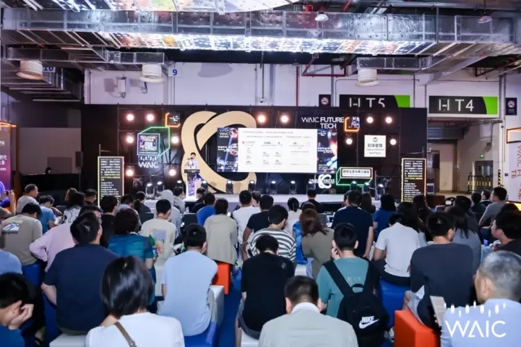 2025 Future Tech创新领航论坛盛大启幕：AI与资本共绘未来蓝图(图7)