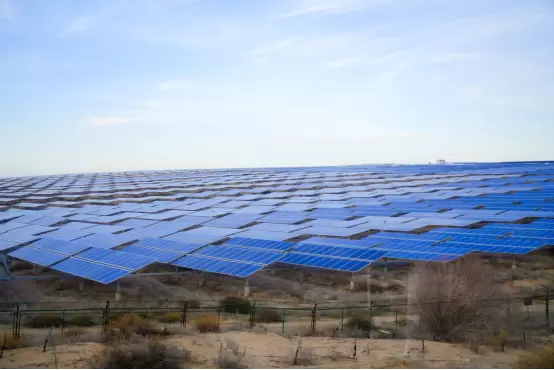 智慧运维守护塞北绿电长城 大疆无人机助力“沙漠变绿洲”(图2)