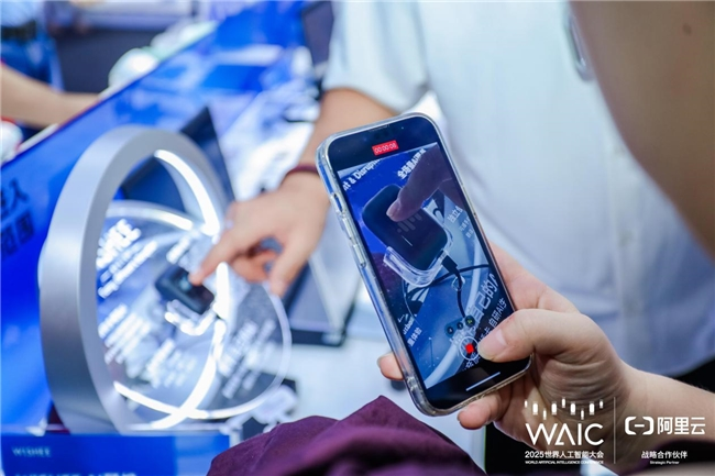 WAIC 2025盛大开幕：WISHEE以多模型交响乐团重塑AI穿戴边界(图3)