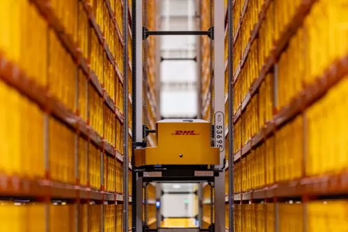 极智嘉连夺亿元级大单！AI+机器人技术引领全球仓储智能化浪潮(图1)