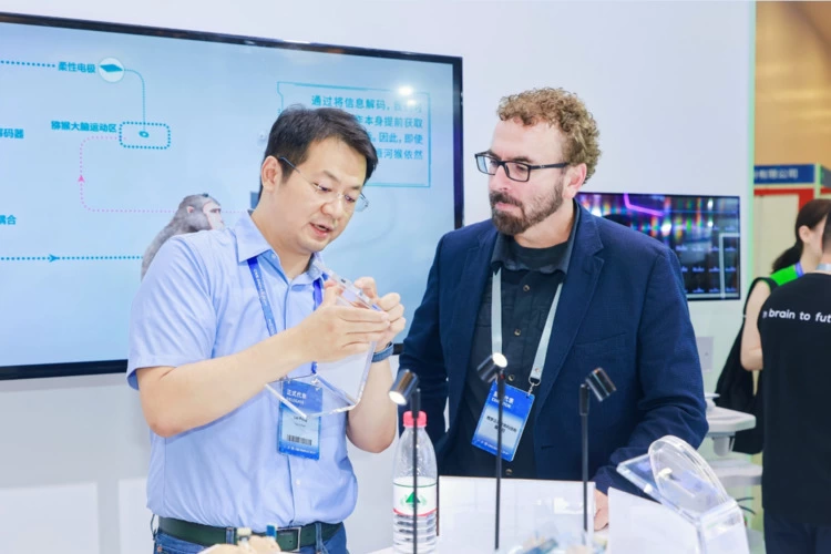 脑虎科技首登CNS第十六届全国学术会议，智能手术机器人备受瞩目(图3)