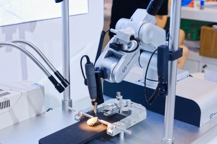 脑虎科技首登CNS第十六届全国学术会议，智能手术机器人备受瞩目(图2)